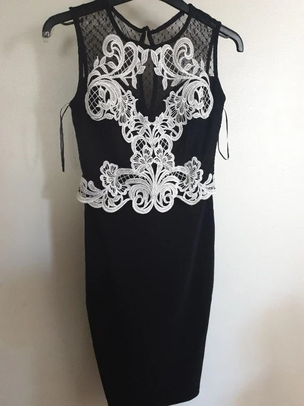 lipsy dress 10 Black With Lace Trim Uk10 Ref MW2